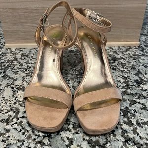 Light tan heels size 8